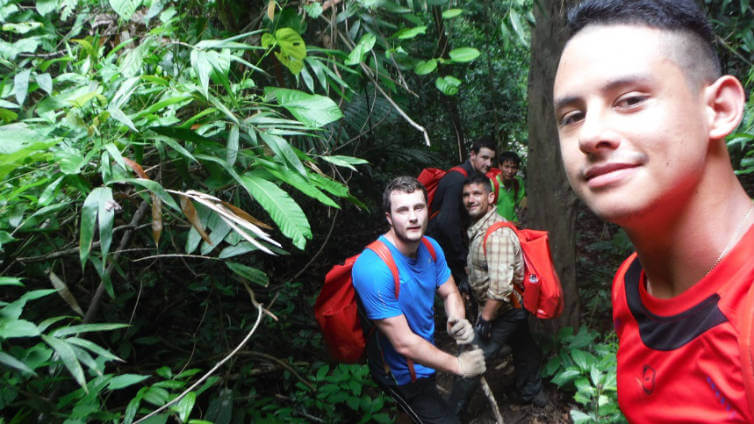 Photo of Samuel with fellow travellers on the Tu Lan Expedition in Vietnam