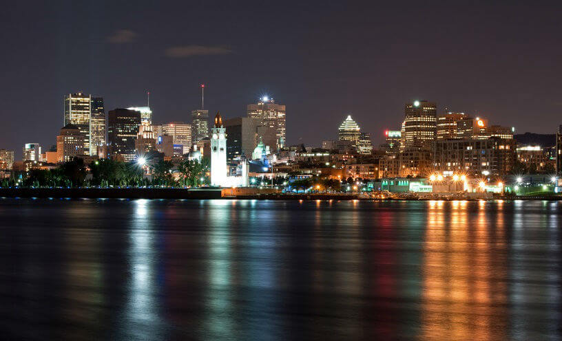 Photo of Montréal at night
