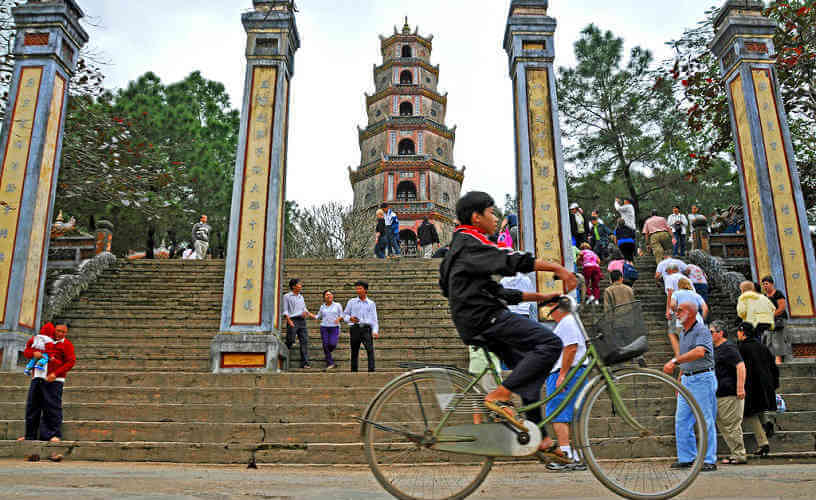 Hué, Thien Mu Pagoda, Vietnam