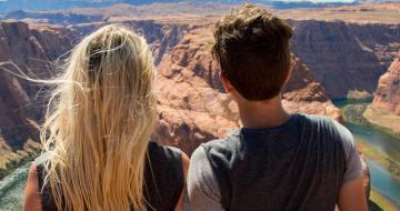 Thumbnail image of Jess & Stephen looking out at Horseshoe Bend