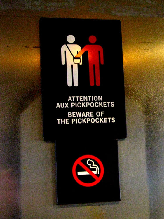 Sign warning people of pickpocketers